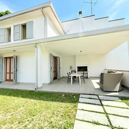 Nina By Interhome Lido delle Nazioni